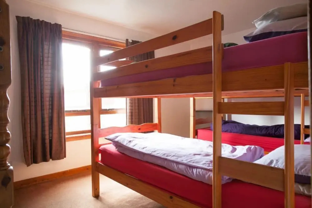 Snowgoose Apartments & Bunkhouse