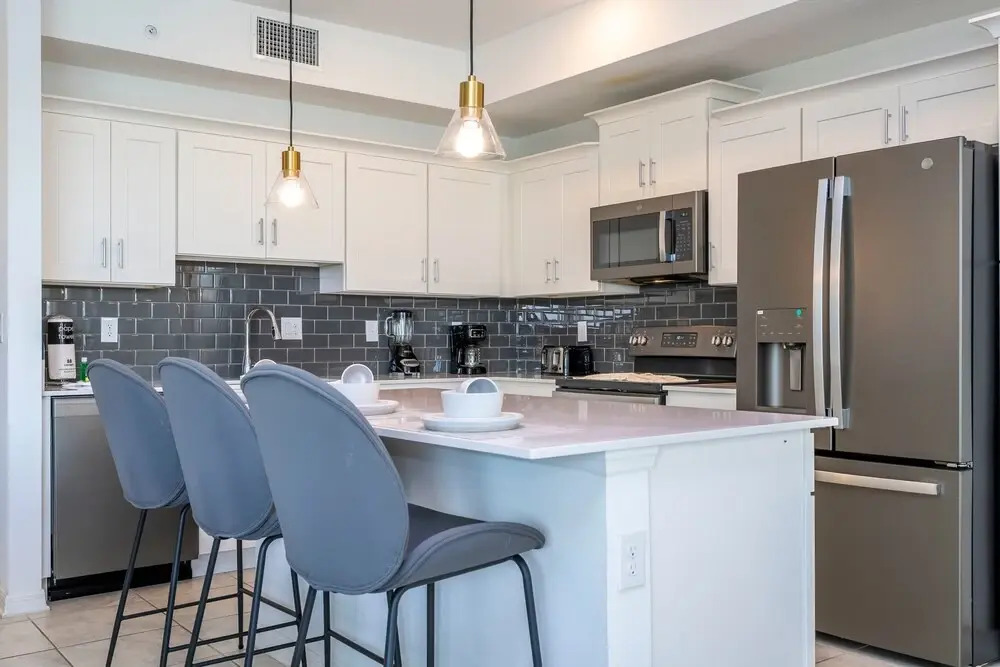 Stylish 2-br Apt Sleeps 7 Near Disney Magic