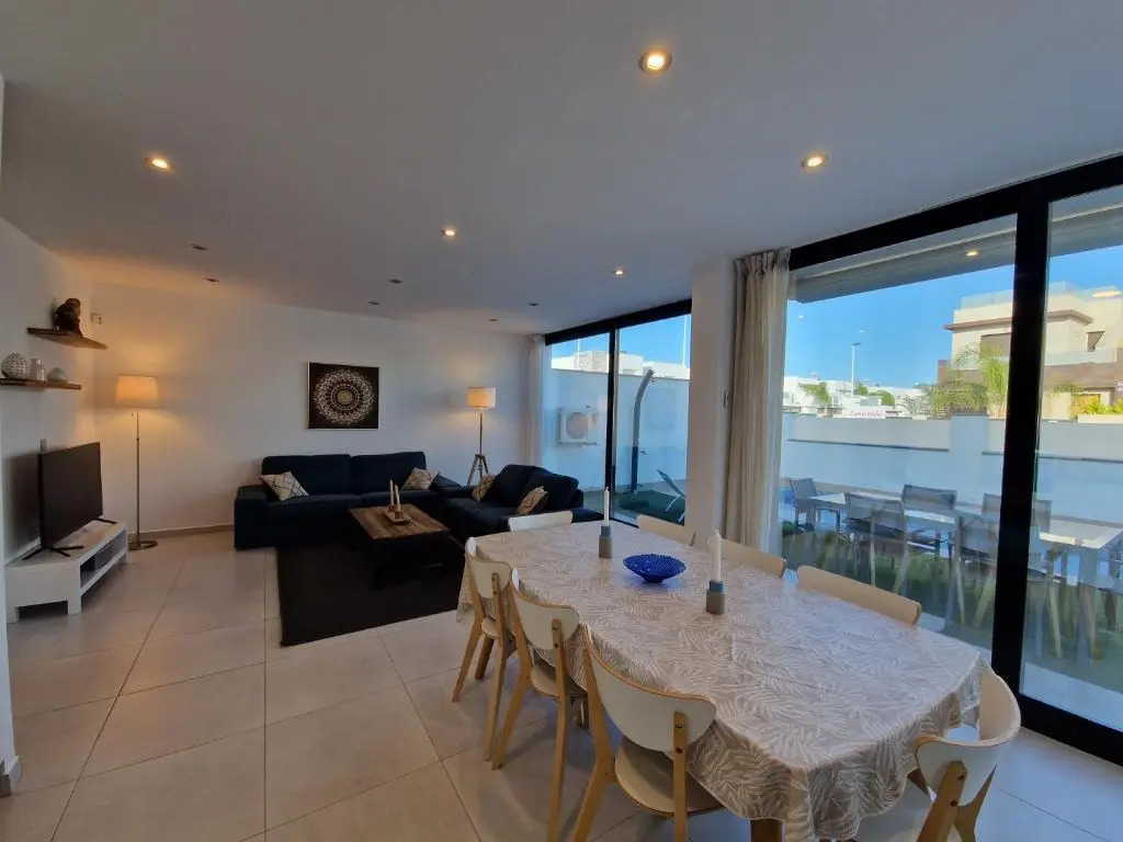 Lo Pagan Holiday House