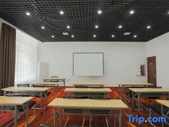 Xuefu Business Hotel (Yanji Yanbian University store)