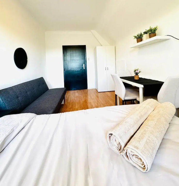 Cozy Garden Villa near Danube For 16P