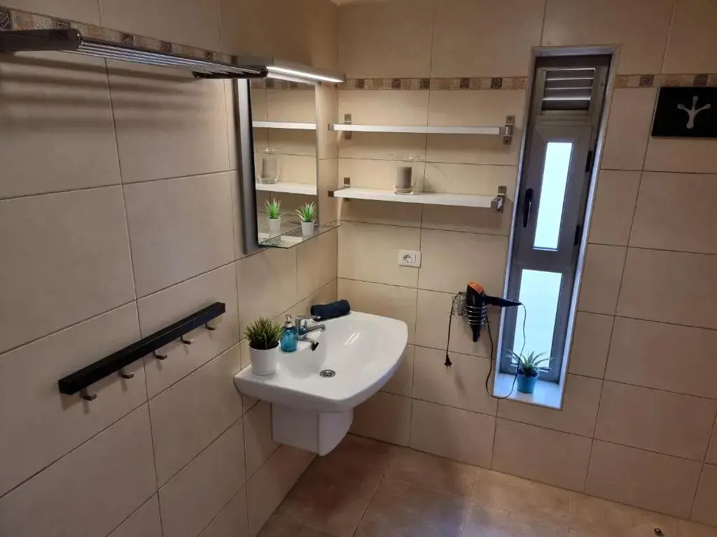 Villa Los Vientos only 100m to the surf beach, terrace, balcony, sea view, wifi