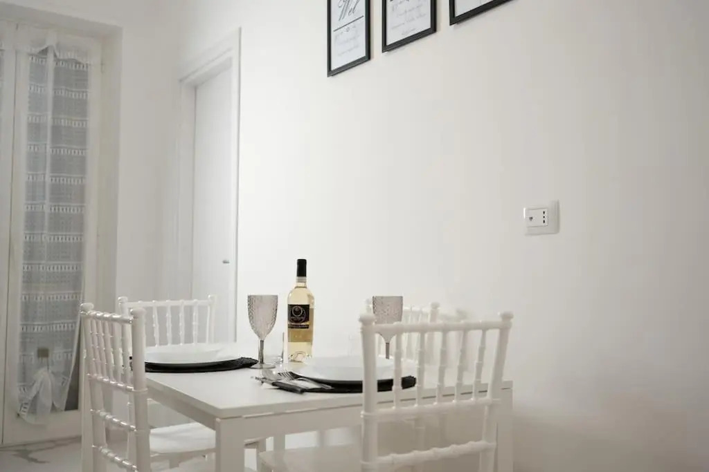 NewLife 8.15 Holiday Home Black