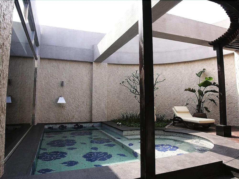 Mos Motel