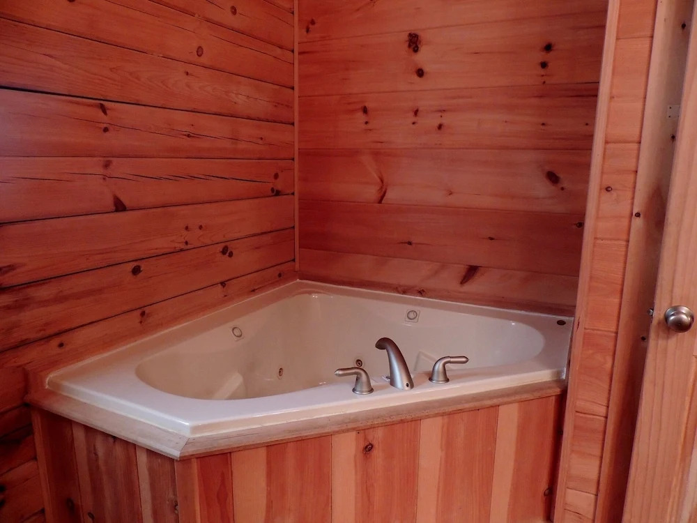 Limerick Lodge 3 Bedrooms 3.5 Bathrooms Cabin