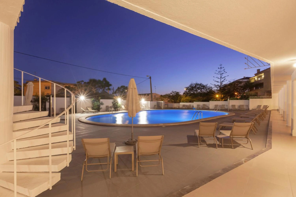 Carcavelos Beach Hotel