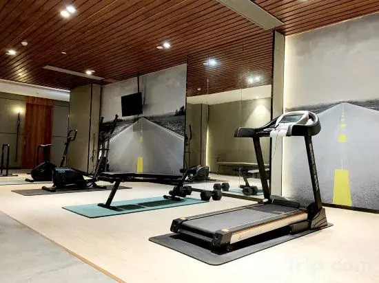 Yilongxuan Hotel (Guangzhou Baiyun Airport Renhe Subway Station)