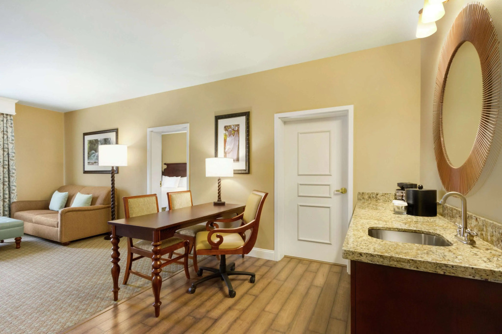 Embassy Suites Savannah Historic District