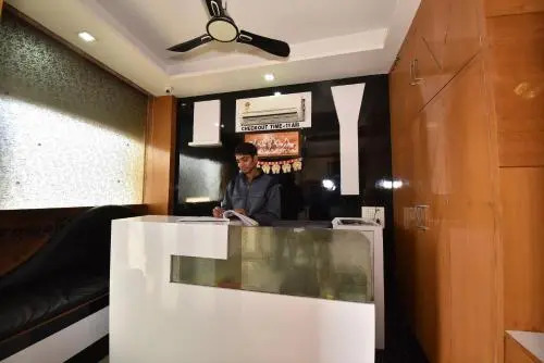 OYO 8950 Hotel Jhankar