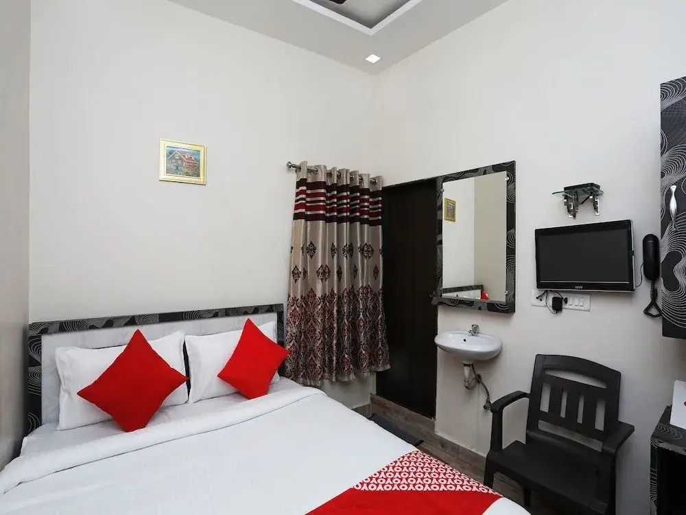 OYO 26612 Phoenix Inn