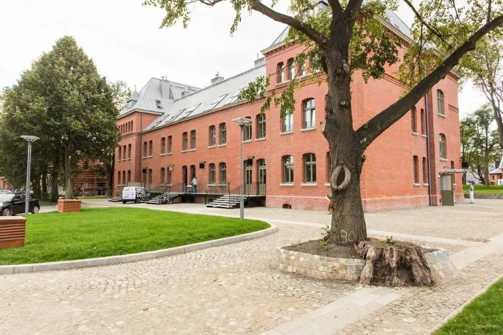 Lofty Kampus Garnizon