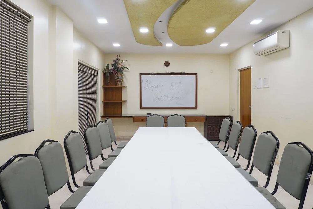Super Townhouse Oak Prabhat Road