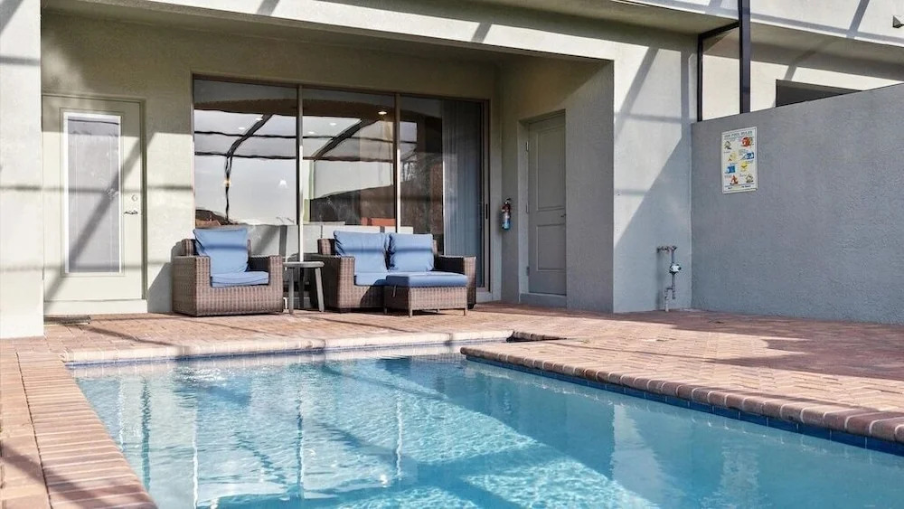 5 Bed 4 Bath Townhouse With Pool 5 Bedroom Townhouse by RedAwning