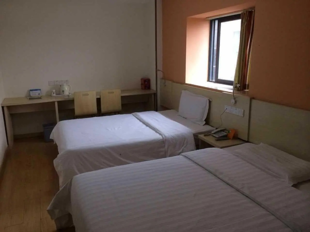 7Days Inn Huanggang Normal College