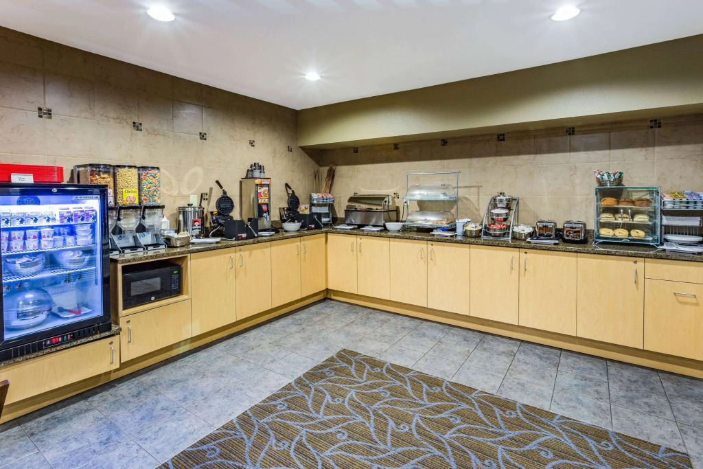 AmericInn & Suites Burnsville, MN