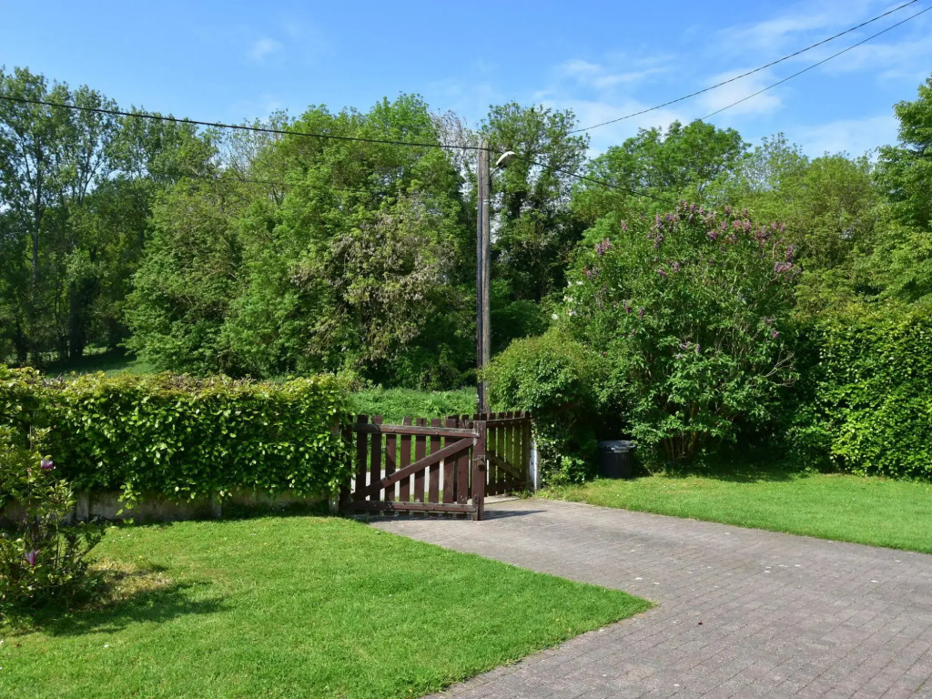 Serene Holiday Home in Saint Pierre le Vieux with Garden