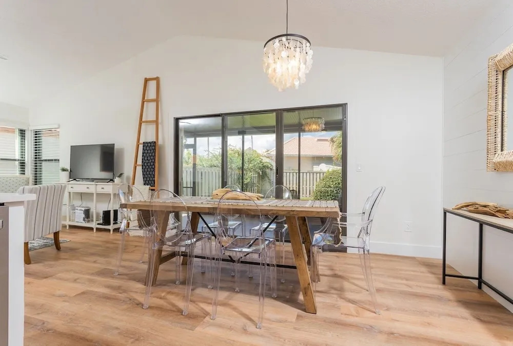 Fully Renovated 3/2 Private Beachside Home 3 Bedroom Home