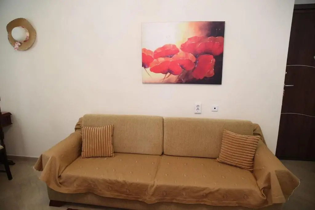 Cozy/Comfortable flat 50 sq flat, 15' from city's centre. Great VFM!