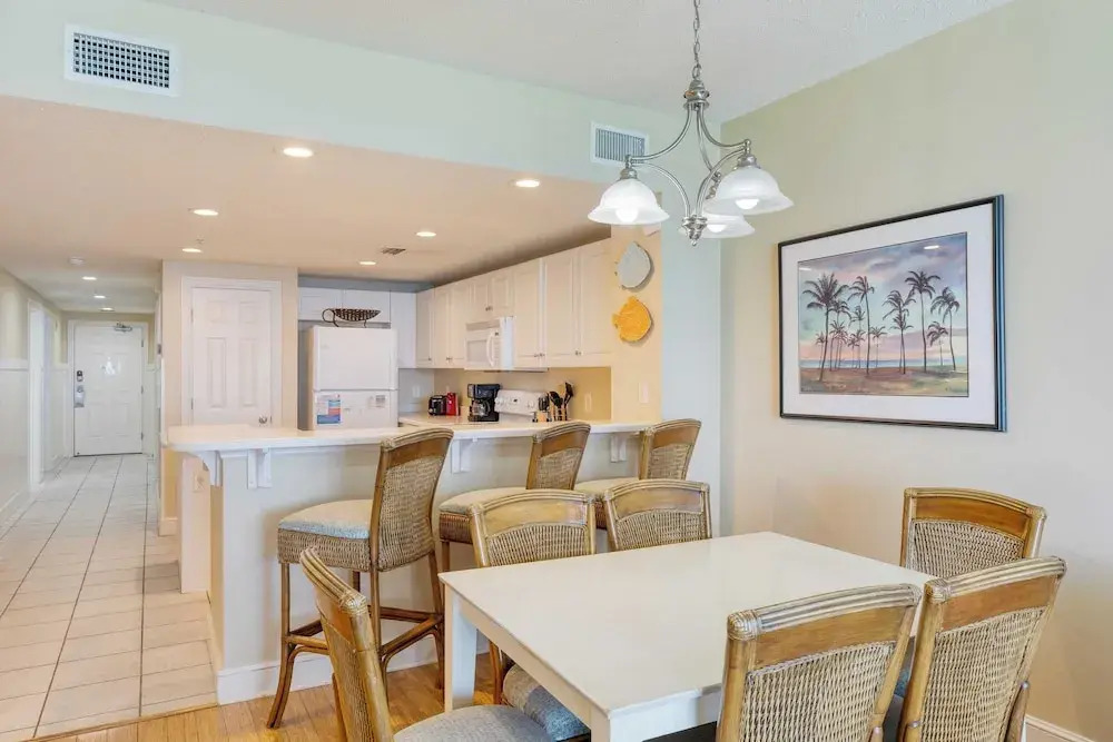 Sea Spray by Avantstay Beachfront Condo