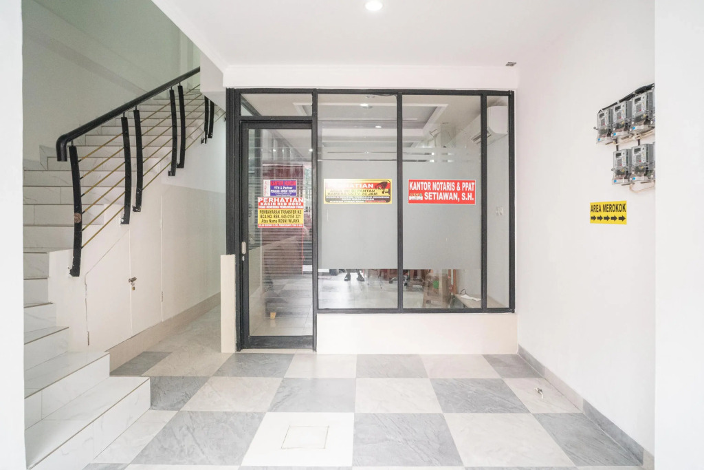 RedDoorz near Stasiun Senen