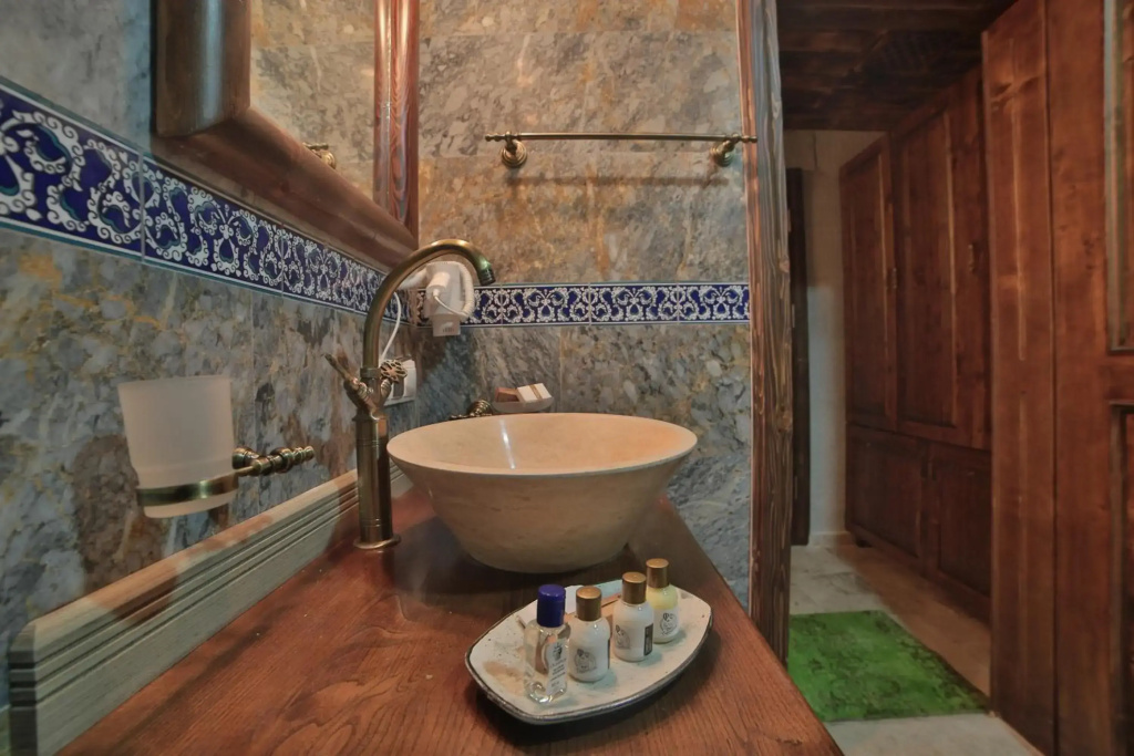 Caravanserai Inn Hotel