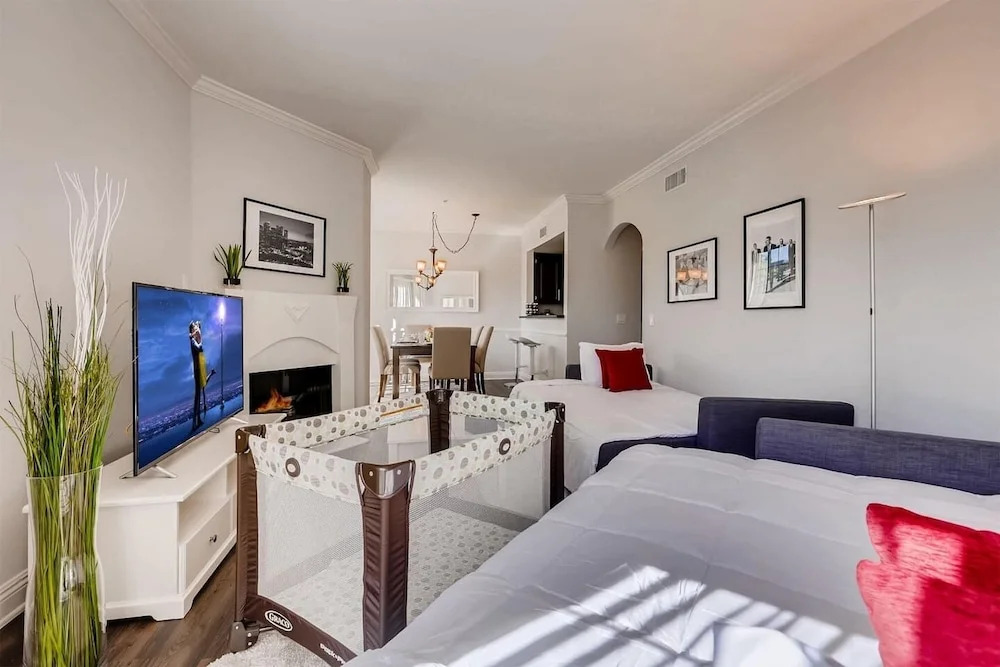 Gorgeous Beverly Hills/Weho - 2BR/Bath - 2 Free Parking Spots! (BW-1)