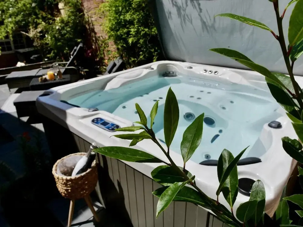 Luxury 2 Bed Manor House Hot Tub Cinema Room Skytv