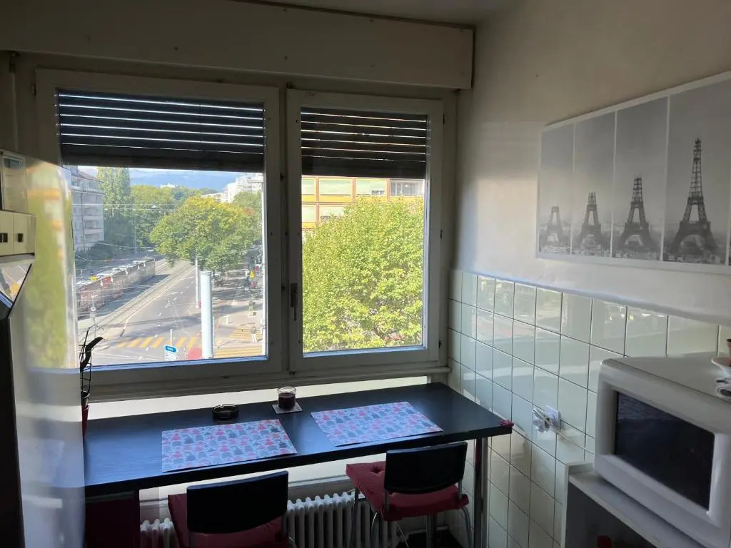 2 Bedroom flat near Nations and in the center