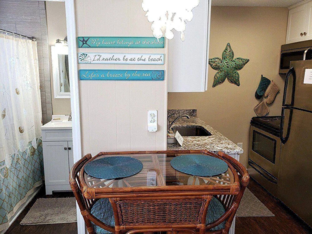 Tiki s Beachside Bungalow - Studio Condo Just Steps From the Sand