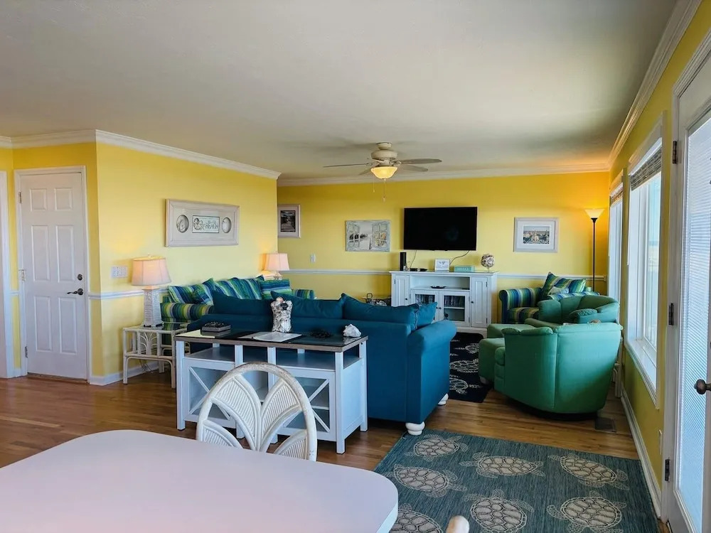 Summer Sandcastle 5 Bedroom Home by RedAwning