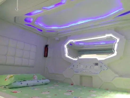 Jihe Light Luxury Art Hotel（Wuyi Square Station）