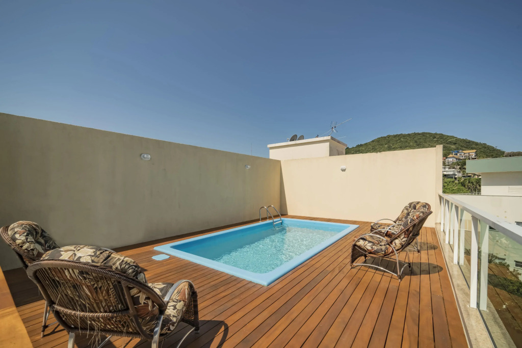 896 - Cobertura com piscina e vista mar