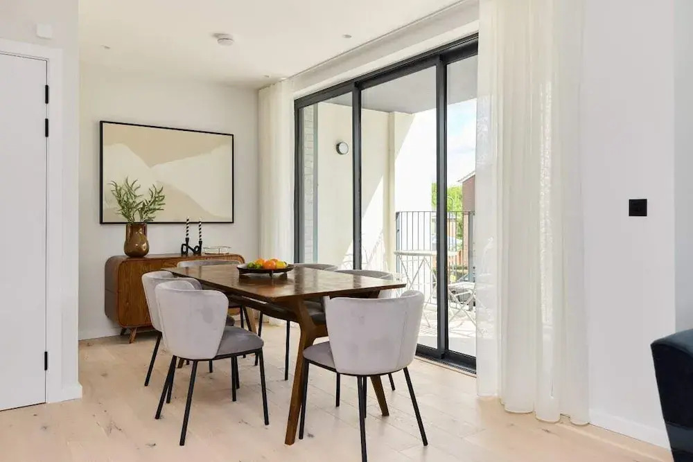 The Brondesbury Place - Bright 2bdr Flat With Balcony + Parking