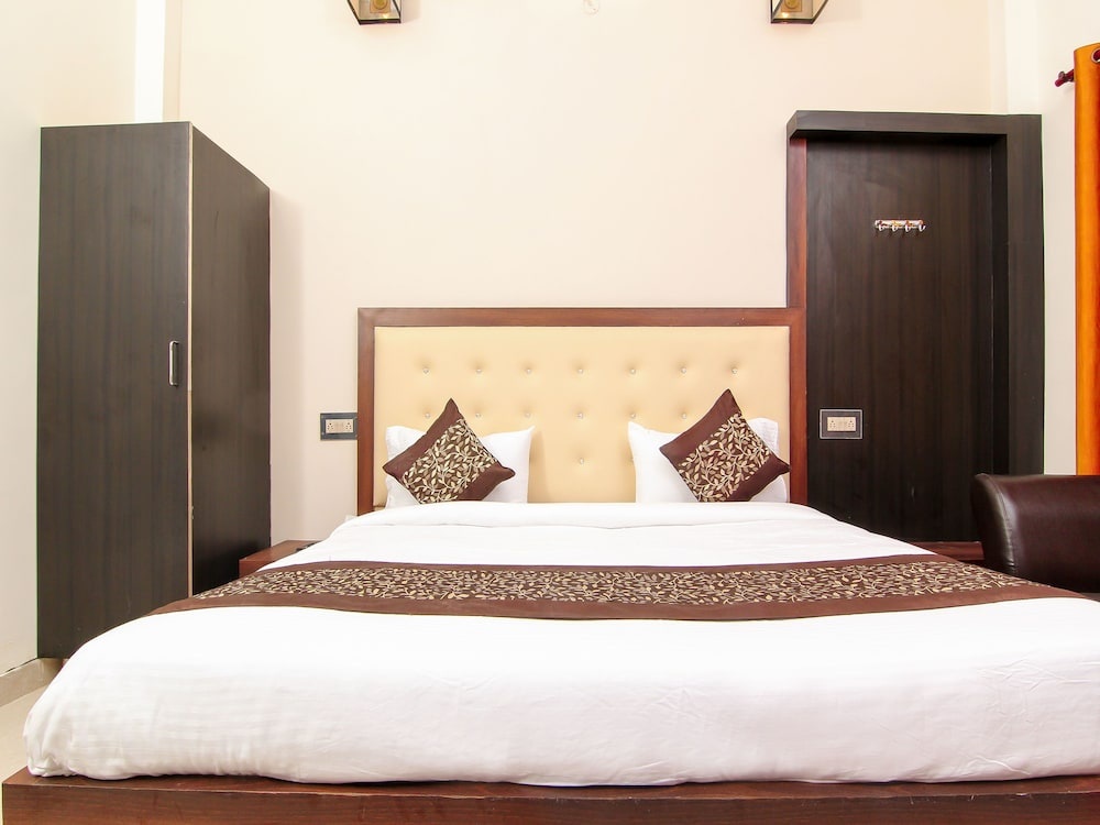 OYO Flagship 12365 CZ Inn