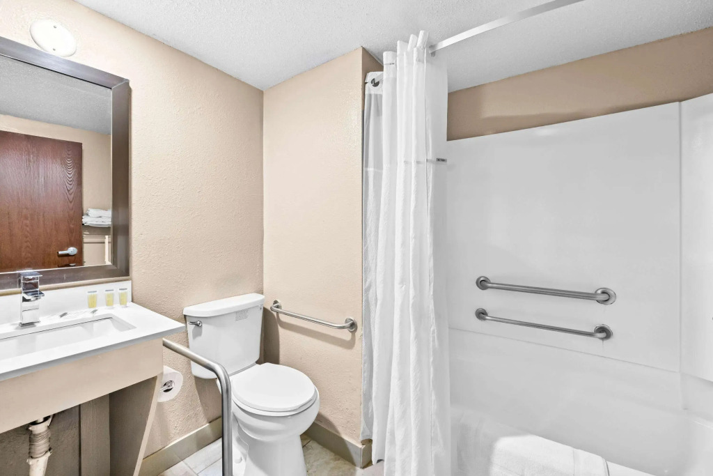 Super 8 by Wyndham Council Bluffs IA Omaha NE Area