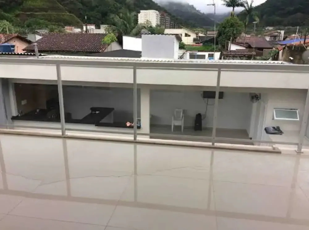 Casa com piscina em Caraguatatuba