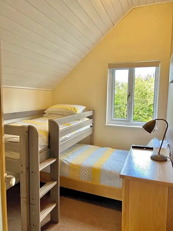 Pet-Friendly Waterside Lodge - Cotswold Water Park