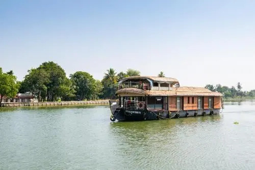 Oyo 28400 Relax In Kerala Pamba 3Bhk Sharing House