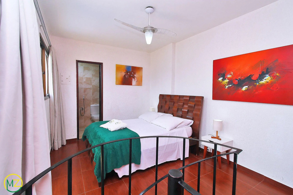 Linda Cobertura duplex com varanda e piscina e proximo da praia de Copacabana!