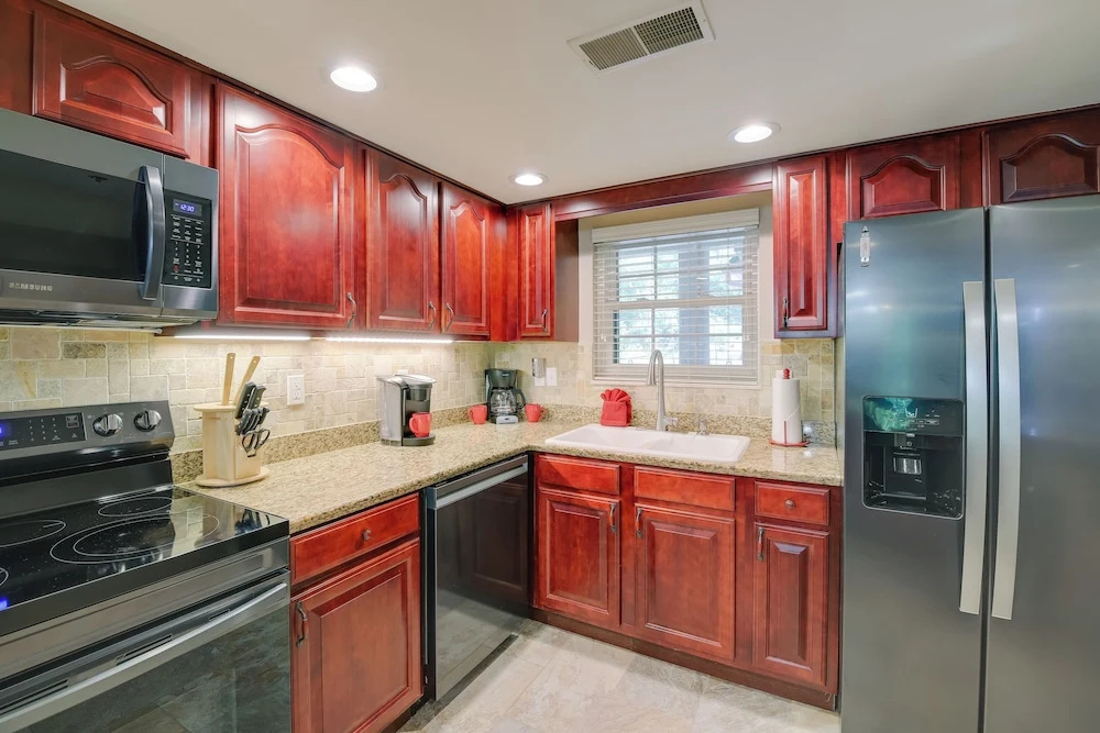 Gatlinburg Condo ~ 2 Mi to Smoky Mountains!