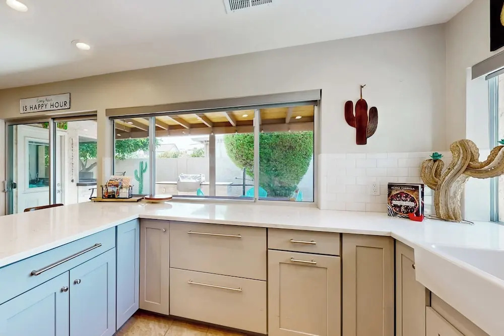 3BR House w/ Private Pool & Gas Grill