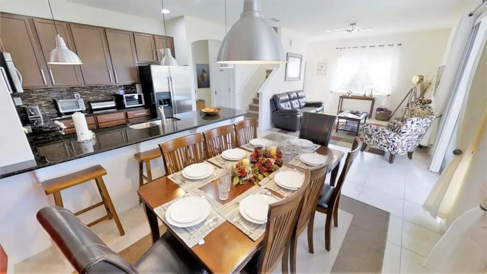 ACO FAMILY – 4 bd TOWNHOME WITH POOL (1515)