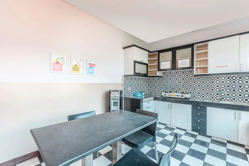 OYO Life 1437 W Residence