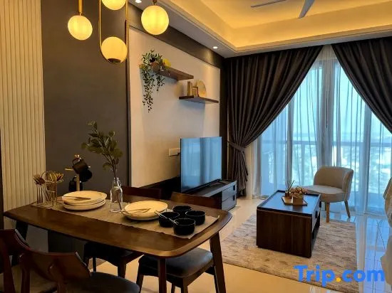 R&F Sea View 2BR  High-End Design, 1 Carpark , 6pax