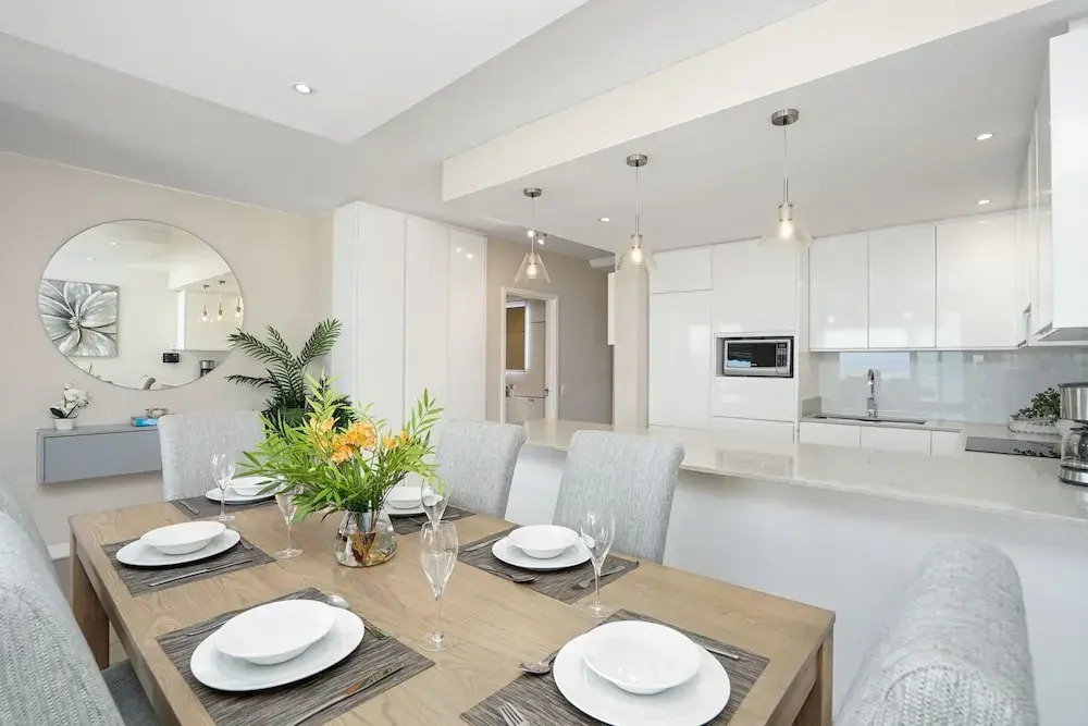 Dolphin Beach H106