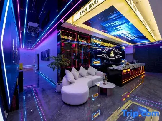 Hongya Blue Whale E-Sports Hotel