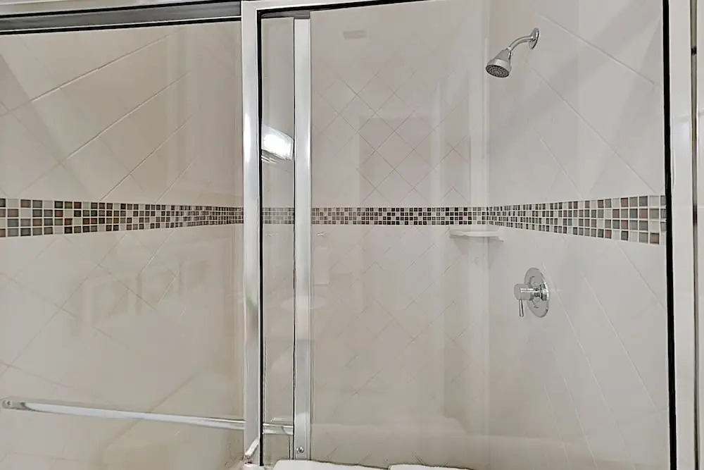 Modern Las Olas - Ocean Views, Pool & Tennis 3 Bedroom Condo