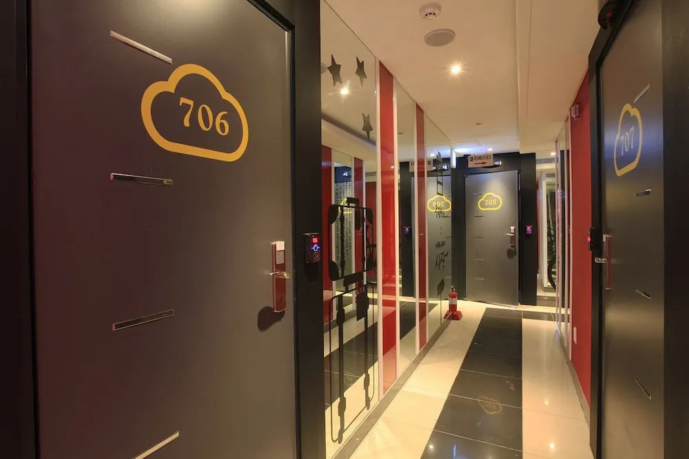 Max Hotel