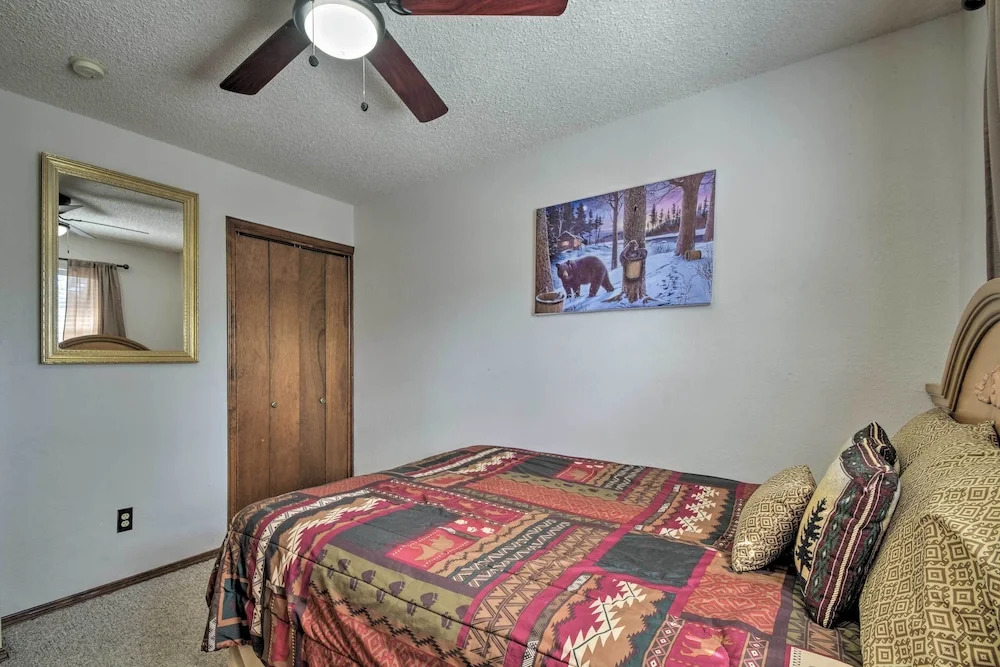 Cozy Ruidoso Cabin w/ Hot Tub & Game Room!