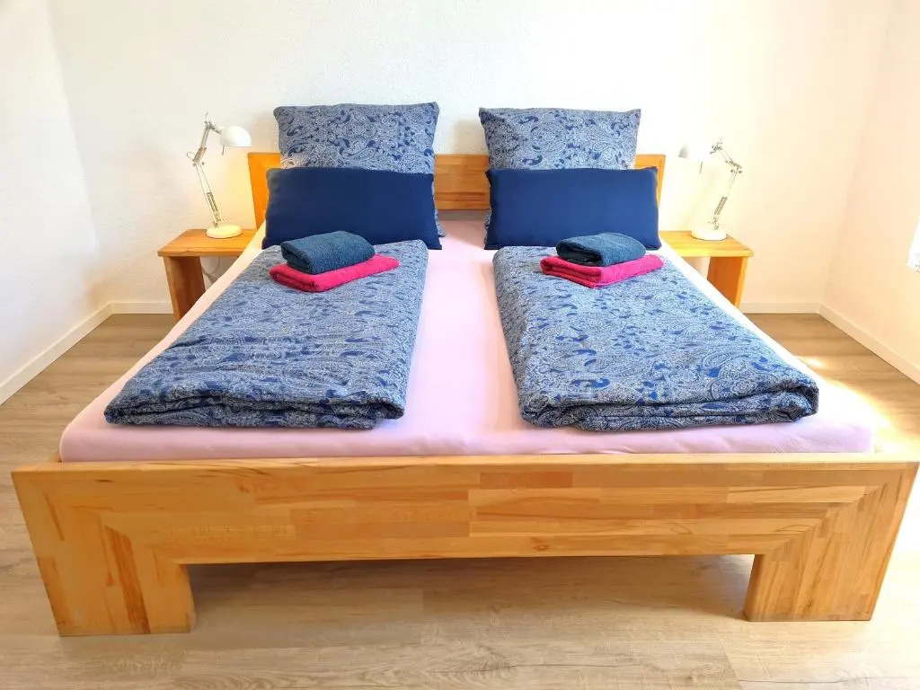 Burgunder helle und geräumige Ferienwohnung